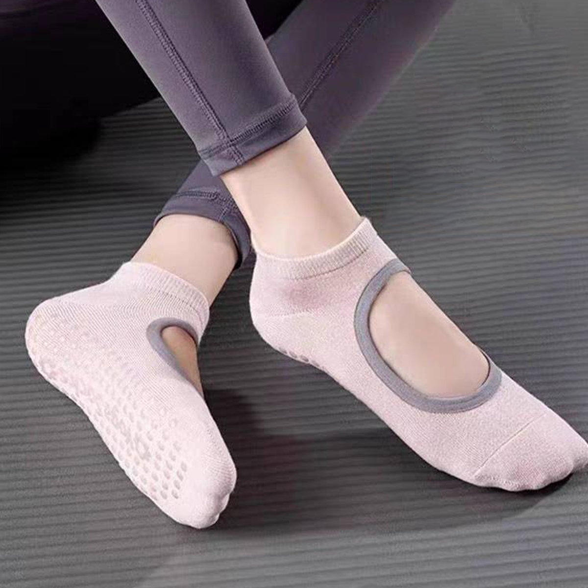 Non-Slip Yoga Socks for Women  - Pilates & Yoga With Harna ulasan dan harga